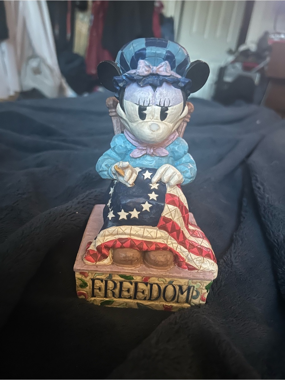 Patriotic Folk-Art Minnie Figurine – Freedom Decor (Blue, Red, White)